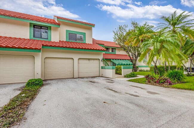 13 Lexington Ln E in Palm Beach Gardens, FL - Building Photo - Building Photo