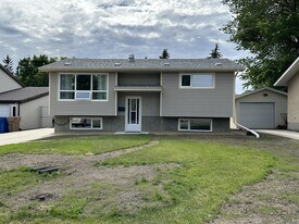 6 Brockelbank Crescent in Regina, SK - Building Photo