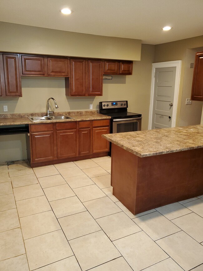 76 Ridge St Rentals in Manchester, CT