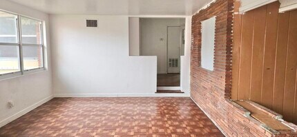 2325 Johnson St in Hollywood, FL - Building Photo - Building Photo