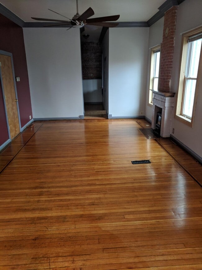 507 Chestnut St, Unit apt. 1 in Dubuque, IA - Foto de edificio - Building Photo