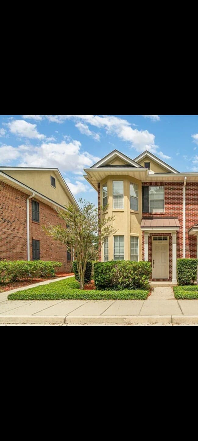 property at 1512 Fieldview Dr
