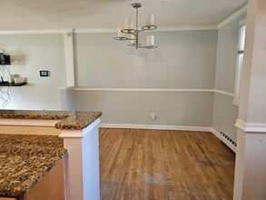 222 Crest St in Waterbury, CT - Building Photo - Building Photo