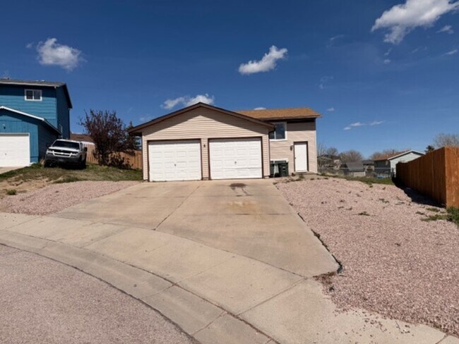 property at 6 Clearview Ct
