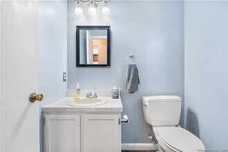 714 Misty Meadow Ln in South Windsor, CT - Building Photo - Building Photo