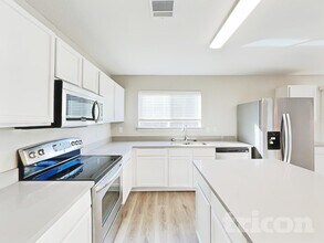 156 Jefferson Dr in Venus, TX - Foto de edificio - Building Photo