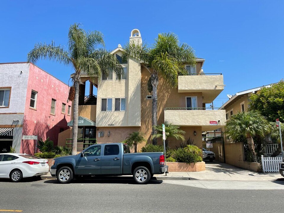 3529 E Broadway in Long Beach, CA - Building Photo