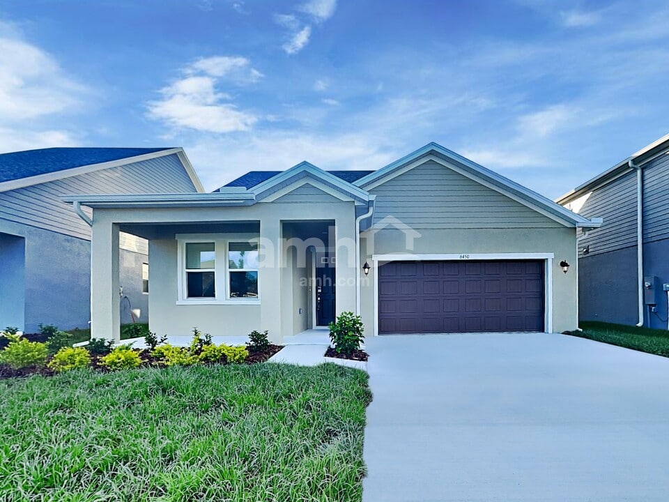 6450 Atlantic Bch Ave in Wesley Chapel, FL - Foto de edificio