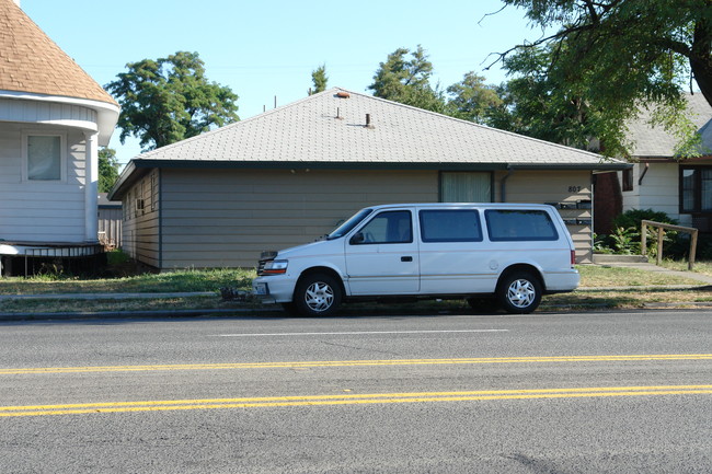 807 E Sharp Ave in Spokane, WA - Building Photo - Building Photo