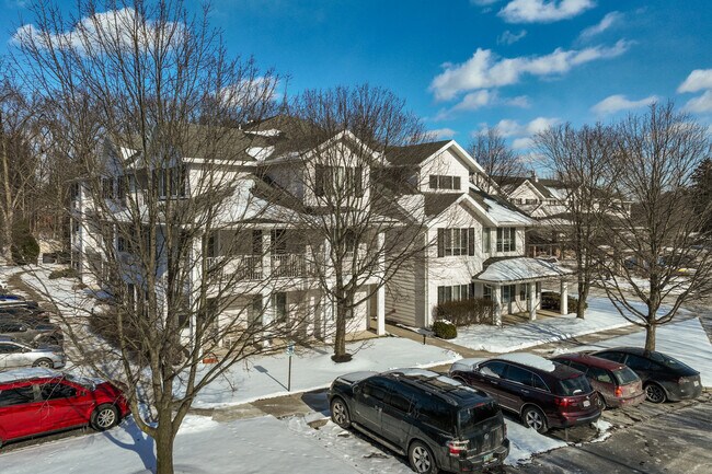 Holiday Alexis Gardens in Toledo, OH - Foto de edificio - Building Photo