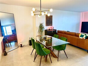 1020 Meridian Ave in Miami Beach, FL - Building Photo - Building Photo