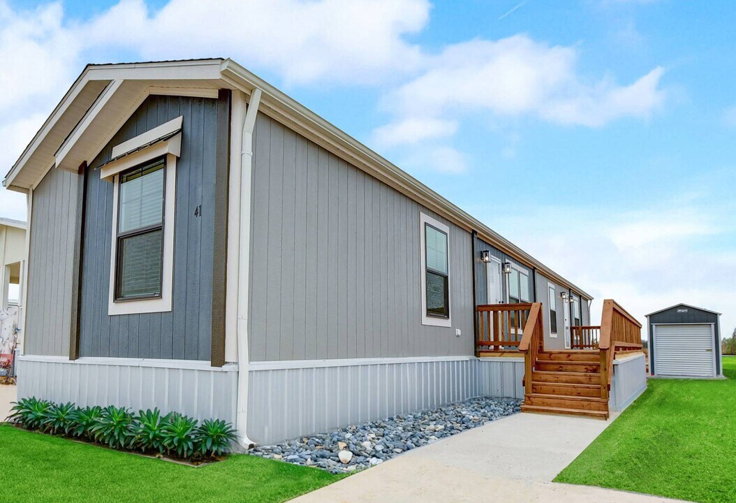 1616 American Dr in Cleburne, TX - Building Photo