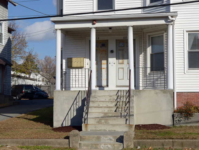 58-60 Blake St in Pawtucket, RI - Foto de edificio - Building Photo