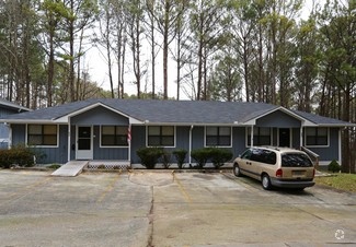 372 W South St in Canton, GA - Building Photo