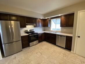 2110 Barberry Dr in Champaign, IL - Foto de edificio - Building Photo