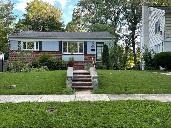 property at 11506 Mapleview Dr
