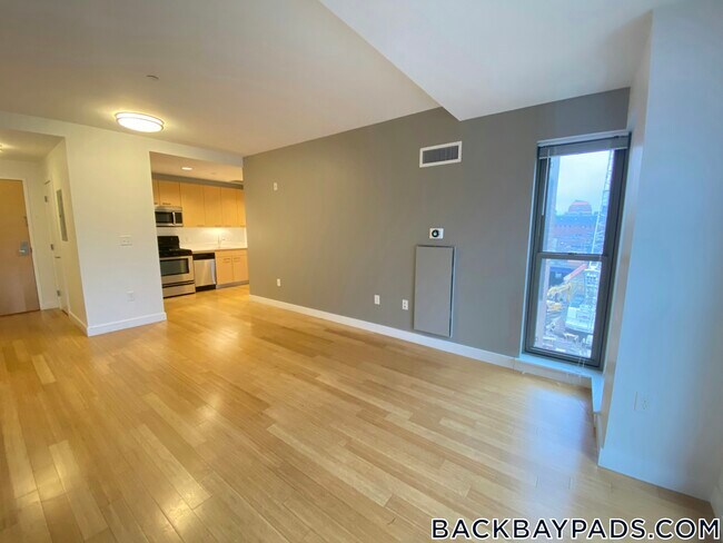 1085 Boylston St in Boston, MA - Building Photo - Building Photo