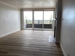 5340 Broadway Ter, Unit 403 in Oakland, CA - Building Photo - Building Photo