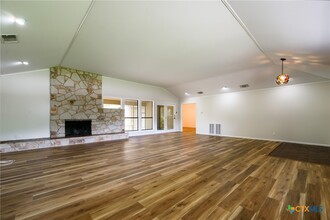 4 Royal Crest in New Braunfels, TX - Building Photo - Building Photo