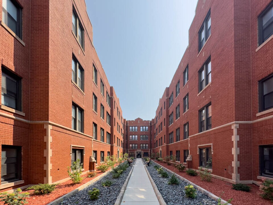 3942 N Janssen Ave in Chicago, IL - Building Photo