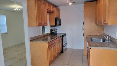 4023 Versailles Dr in Orlando, FL - Building Photo - Building Photo