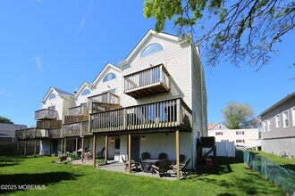 42 Center St in Highlands, NJ - Building Photo - Building Photo