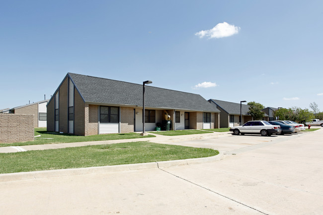 Redbud Village in Norman, OK - Building Photo - Building Photo