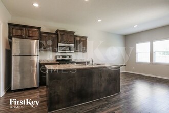 11101 Highview Rd in Peculiar, MO - Building Photo - Building Photo