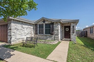 1973 Lariat Dr in Justin, TX - Building Photo - Building Photo