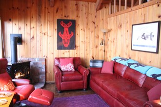 585 Raccoon Point Rd in Eastsound, WA - Building Photo - Building Photo