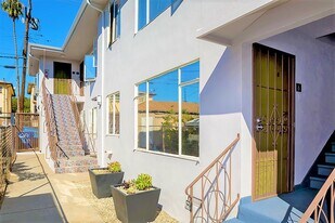 2009 Preuss Rd in Los Angeles, CA - Building Photo