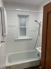 2405 Queen St E in Toronto, ON - Building Photo - Building Photo