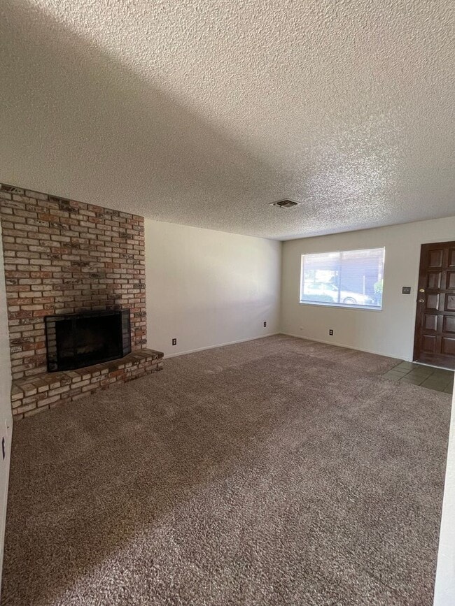 291 W Alexander Ave in Merced, CA - Building Photo - Building Photo