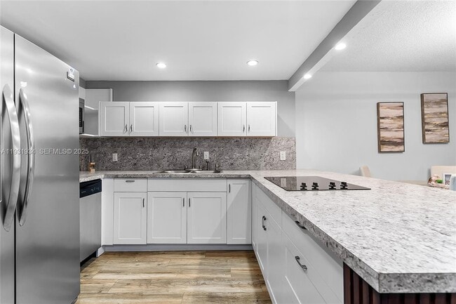 400 Leslie Dr in Hallandale Beach, FL - Foto de edificio - Building Photo