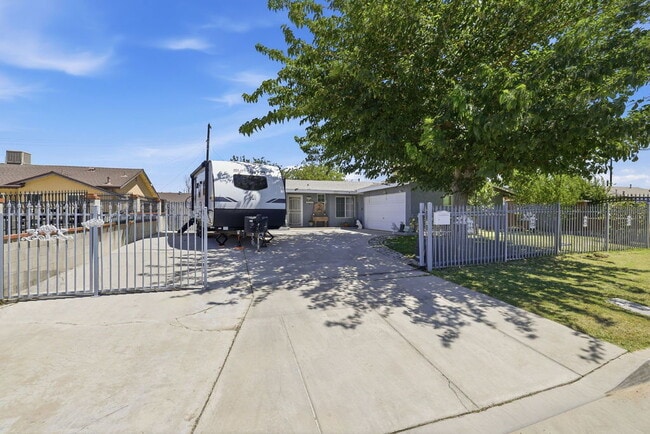 property at 45554 6th St E