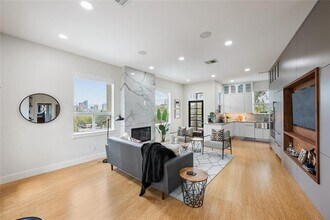 1310 S 1st St in Austin, TX - Building Photo - Building Photo