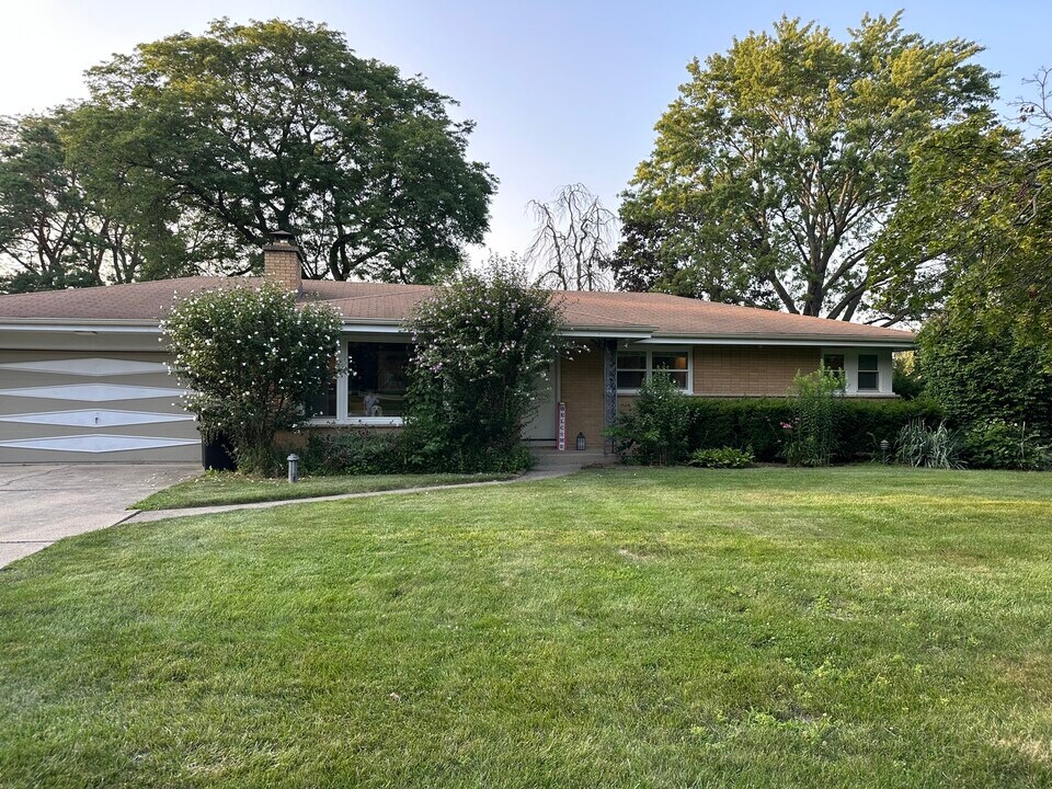12 Wildwood Dr N in Prospect Heights, IL - Building Photo