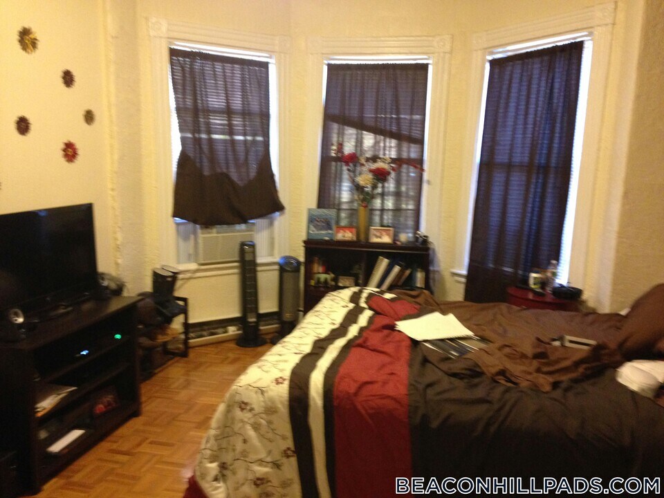 40 Anderson St, Unit 4 in Boston, MA - Building Photo