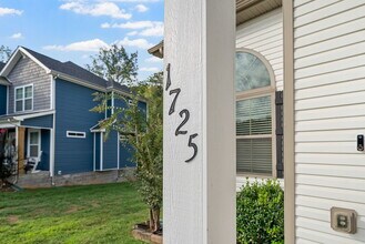 1725 Rains Rd in Clarksville, TN - Building Photo - Building Photo