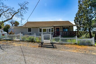 1046 La Londe Ln in Napa, CA - Building Photo - Building Photo