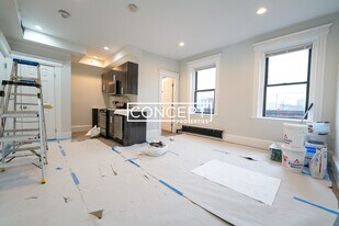 11 Queensberry St in Boston, MA - Building Photo