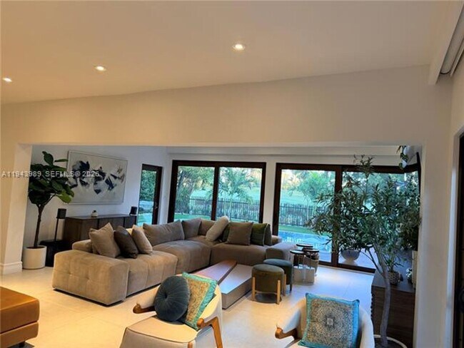 5911 Alton Rd in Miami, FL - Building Photo - Building Photo