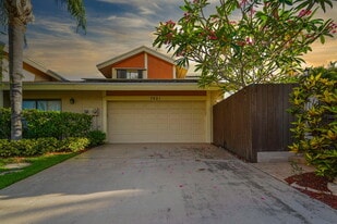 7621 Sierra Terrace W in Boca Raton, FL - Building Photo