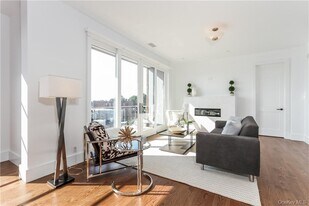 108 Mamaroneck Ave in Mamaroneck, NY - Building Photo