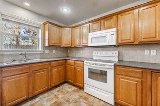 802 Baker St NW in Gravette, AR - Building Photo - Building Photo