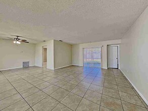 7618 Grandview Blvd in Miramar, FL - Building Photo - Building Photo