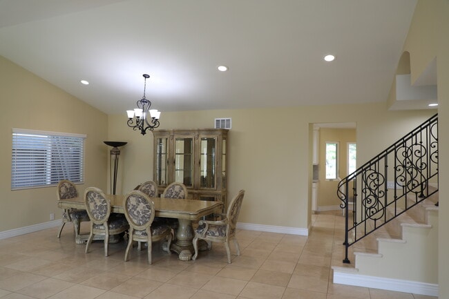10146 Janetta Way in Los Angeles, CA - Building Photo - Building Photo