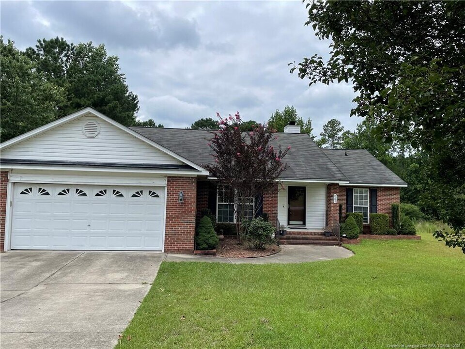 521 Richmond Park Dr in Cameron, NC - Building Photo