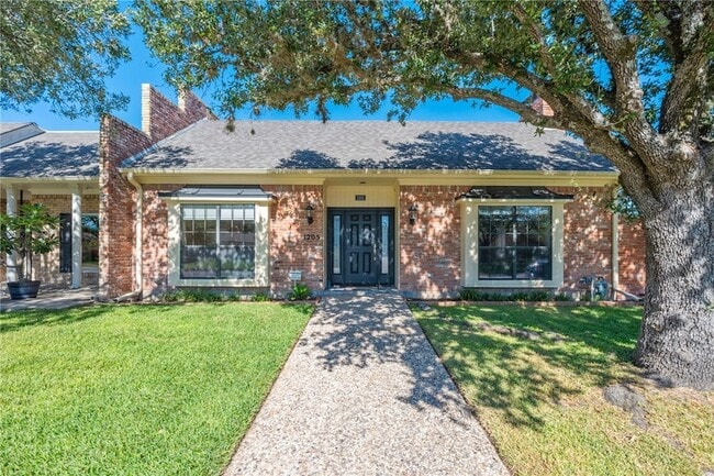 1205 Brook Hollow Dr