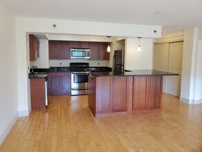 1600 Beacon St, Unit 806 in Brookline, MA - Building Photo - Building Photo